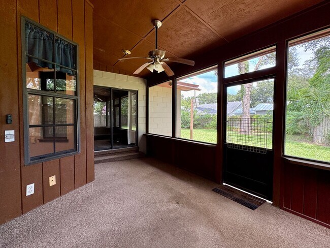 Building Photo - Fantastic 3/2 Sorrento Home with HOA!