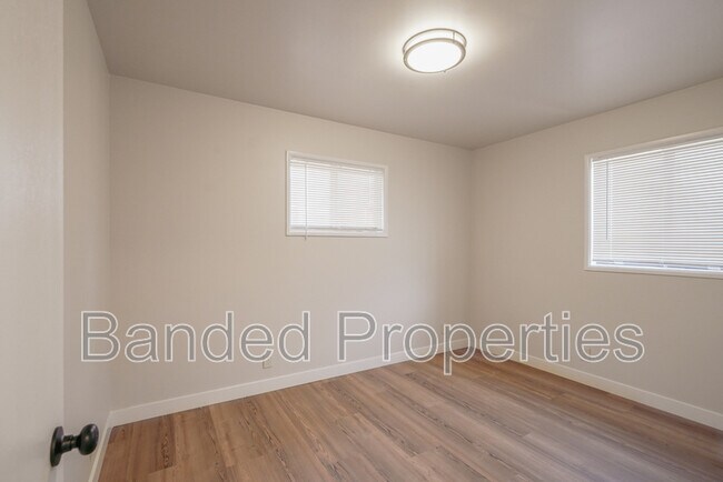 Building Photo - 351 E 4575 S