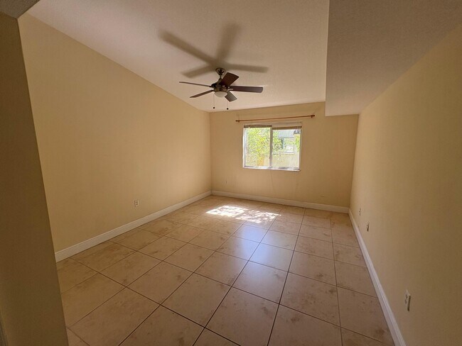 Building Photo - 6235 SW 47th Manor