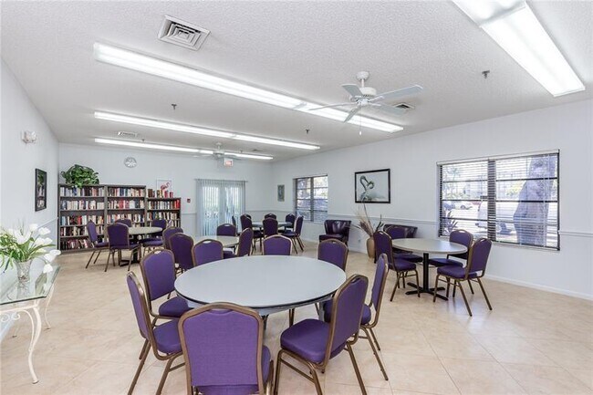 Building Photo - 2334 S Cypress Bend Dr