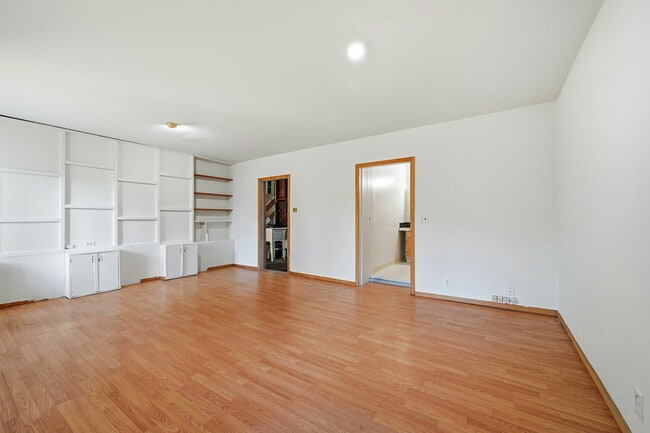 Building Photo - 685 47th Ave