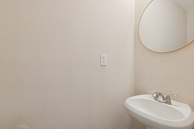 Building Photo - 1861 Dolphin Dr