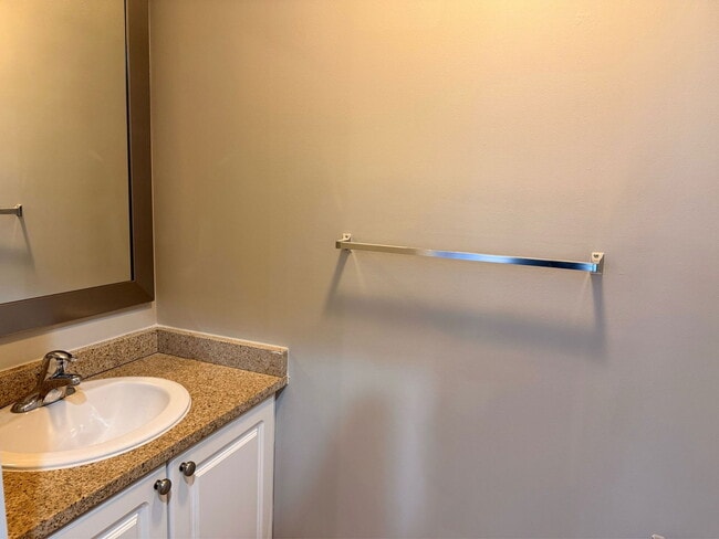 Building Photo - 210 Farmington Ave