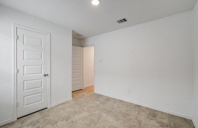 Building Photo - 1206 Cattle Chute Ct
