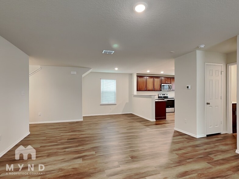 Building Photo - 707 Wild Olive Wy