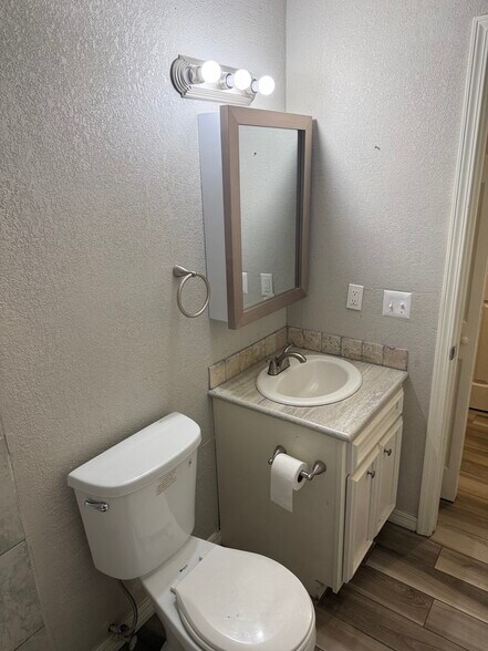 Building Photo - 819 Hardy Springs Cir