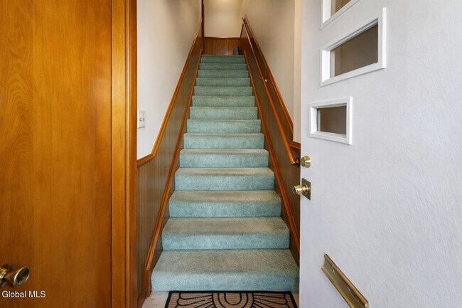 Building Photo - 113 Russell Rd