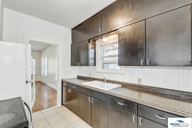 Building Photo - 2 bedroom 2 bath home