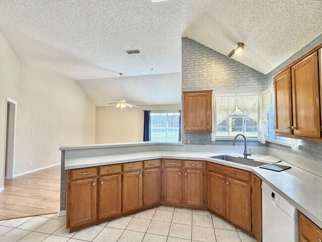 Building Photo - 2633 Bauer Dr