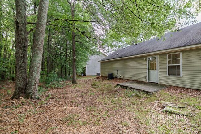 Building Photo - 605 Baron Dr