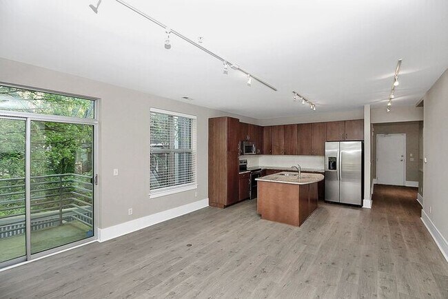 Building Photo - Industrial Corner 2BD/2BA Condo at Steelhaus in Plaza Midwood!