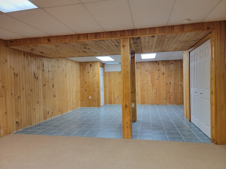 Building Photo - 10 S Whisper Ln