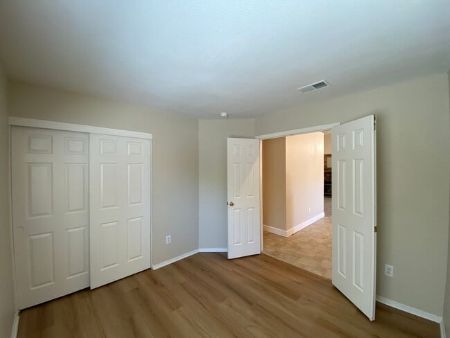 Building Photo - 8091 Primoak Way
