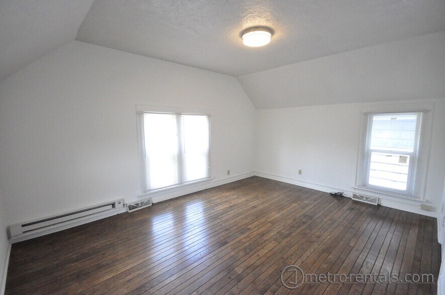 bedroom 2 - 2179 Summit St