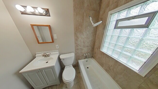 Building Photo - 3-Bedroom Home with Gleaming Hardwood Floors in Harper Woods!