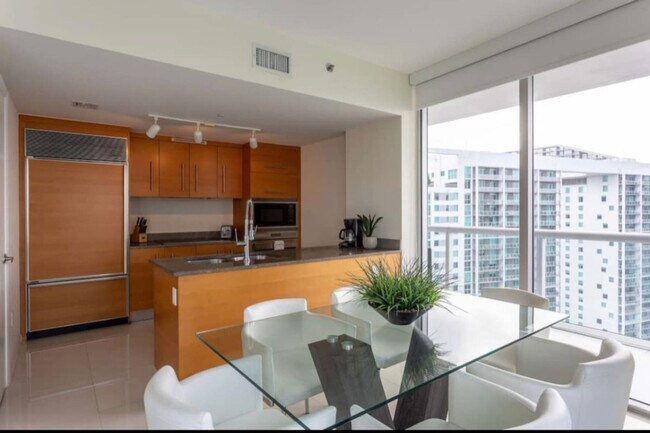 Building Photo - 501 Brickell Ave