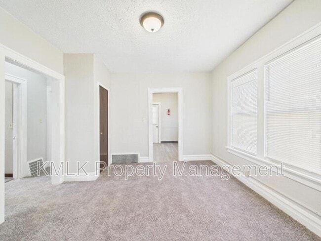 Building Photo - 533 Gage St
