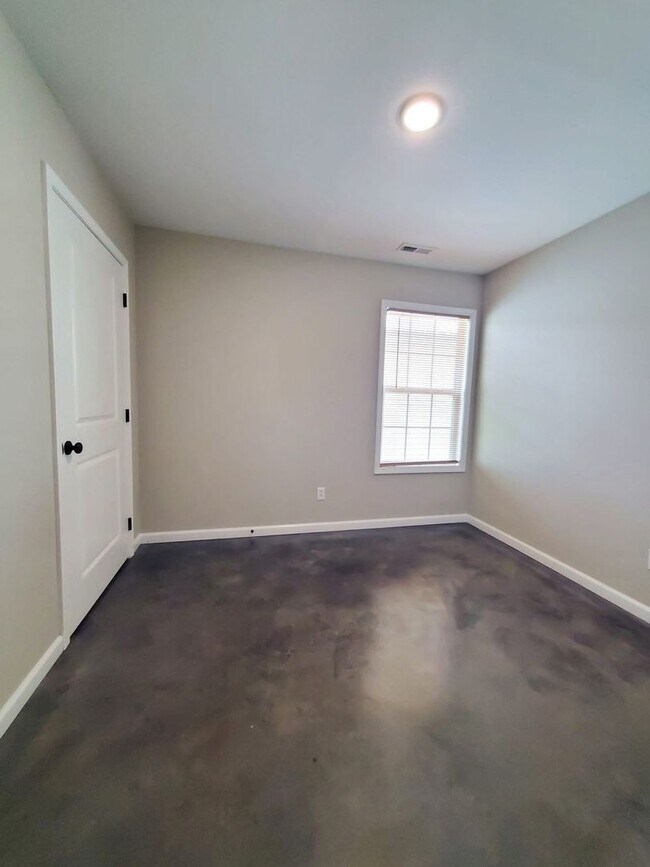 Building Photo - 180 Cane Creek Ln
