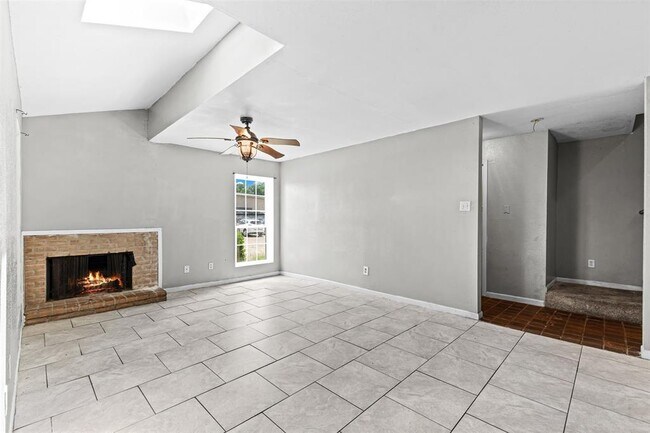 Building Photo - 9090 S Braeswood Blvd