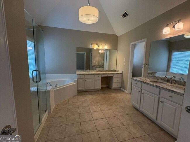 Building Photo - 1150 Lamont Cir