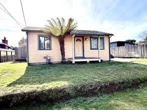 Building Photo - 2236 Home Dr