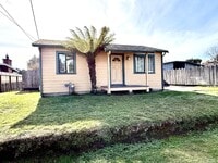 Building Photo - 2236 Home Dr