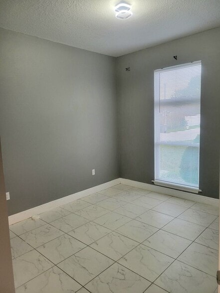 Building Photo - 5 Flatfish Dr