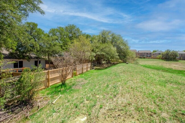 Building Photo - 2204 Coats Cir