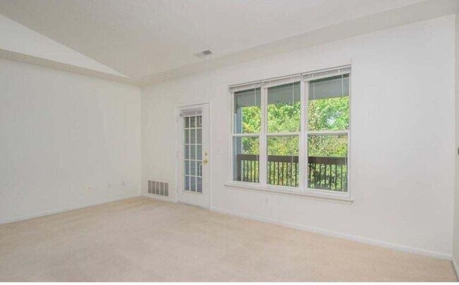 Building Photo - 1430 Fox Pointe Cir