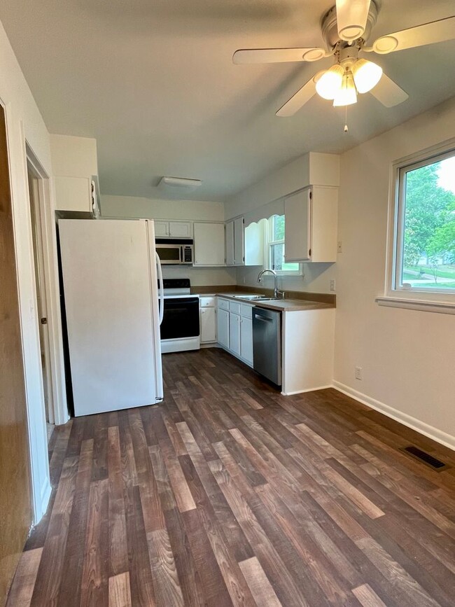 Building Photo - 6808 River Ridge Dr