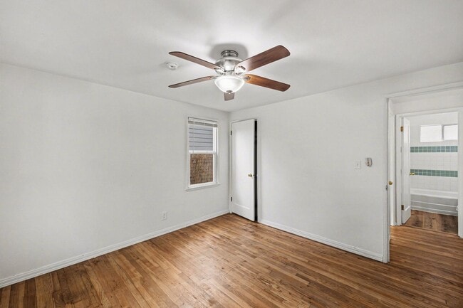 Building Photo - 3bd/1.75ba Seattle Home