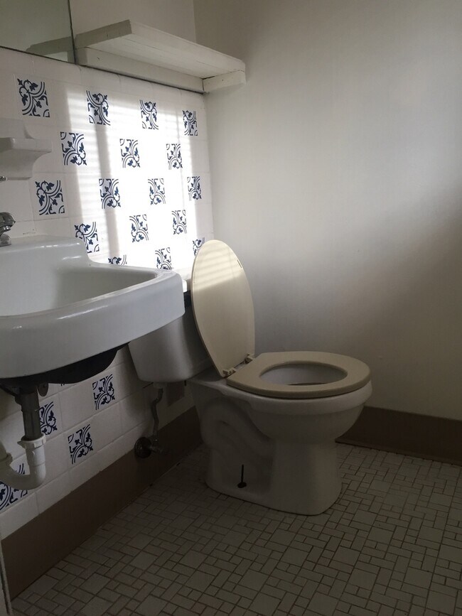 Building Photo - 3 Bedroom/1.5 Bath Home on Westside!