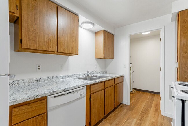 Building Photo - State Duplex - VPM482830S-6