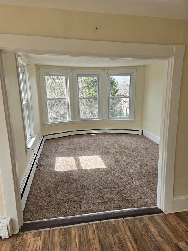 Building Photo - 62 Cook St