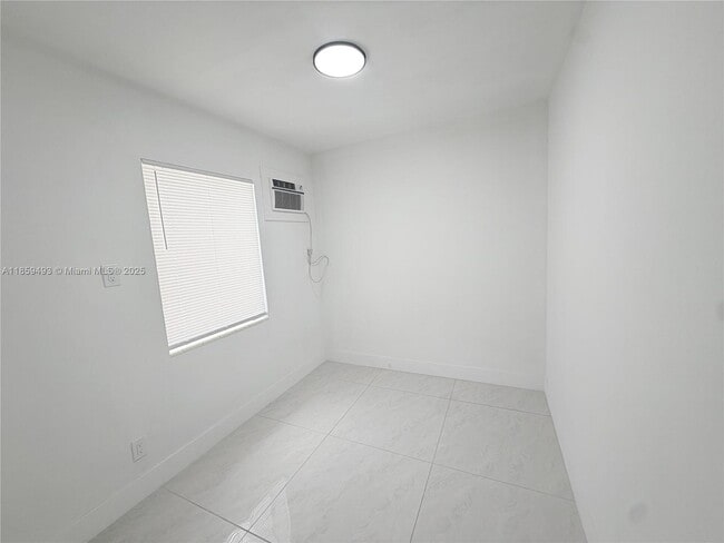 Building Photo - 254 E Dania Beach Blvd