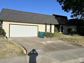 Building Photo - 9018 Valleyoak Dr