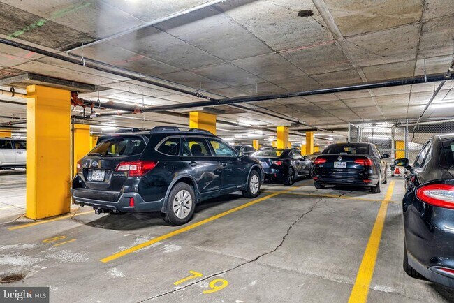 Building Photo - 11800 Sunset Hills Rd