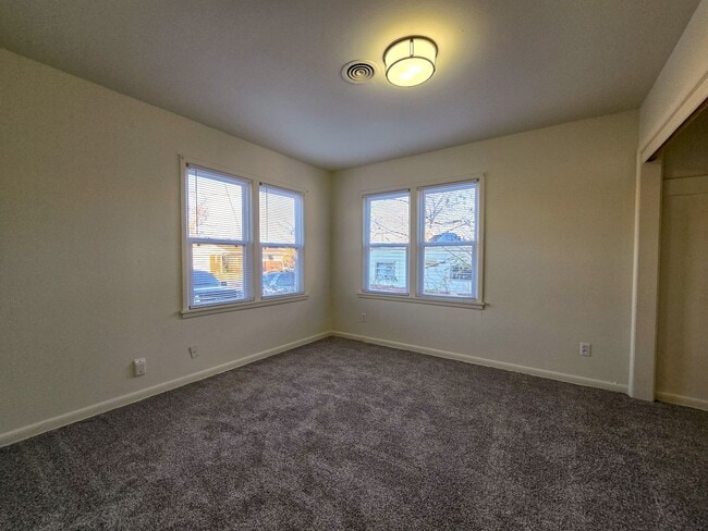 Building Photo - 2 Bedroom 1 Bath Home in Shawnee