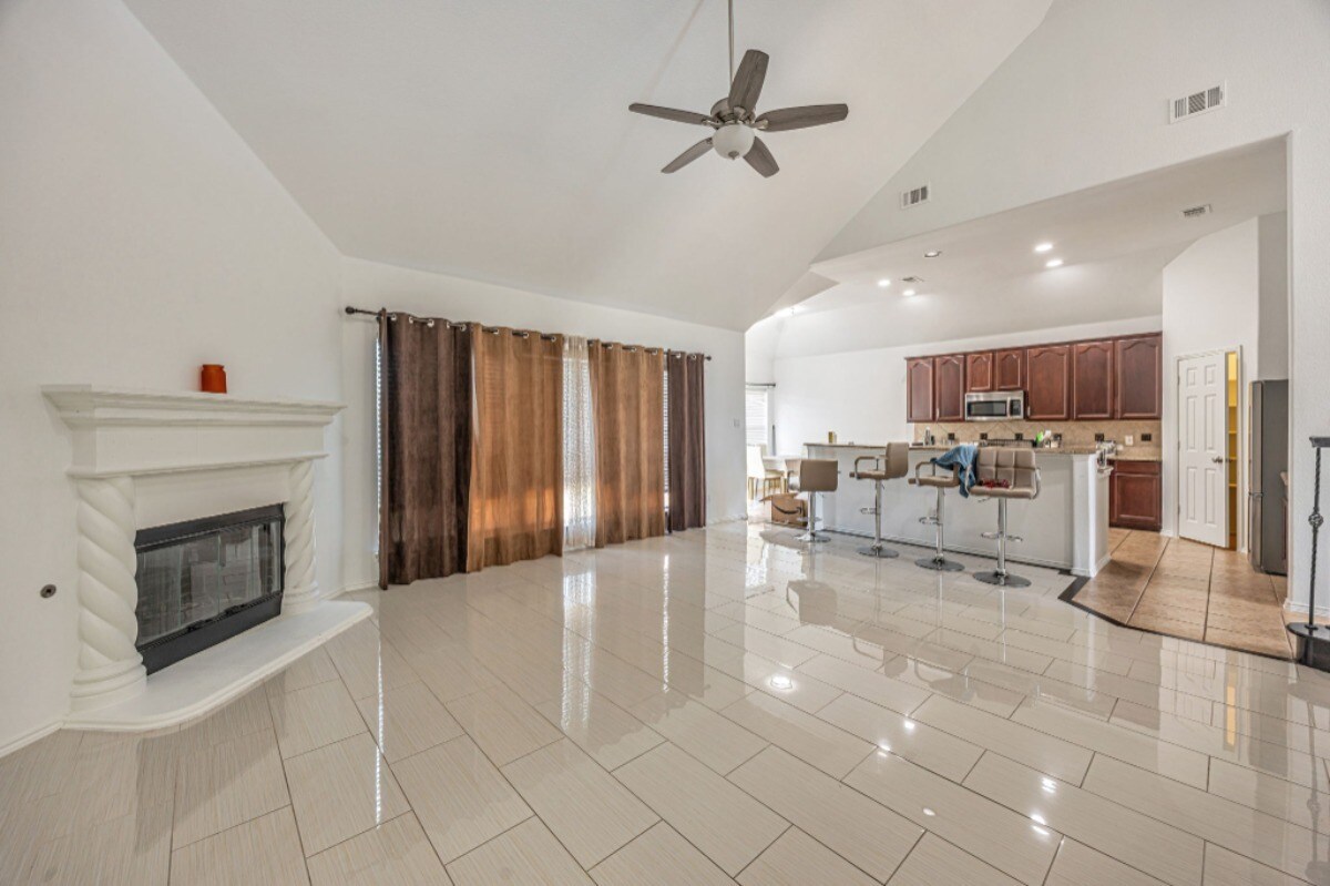 Building Photo - 10206 Teal Hollow Dr