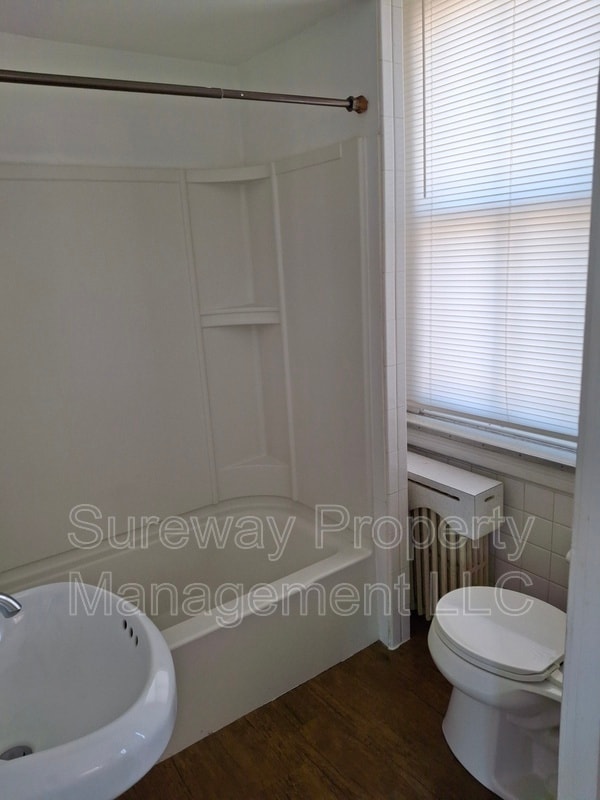 Building Photo - 212 E Broad St