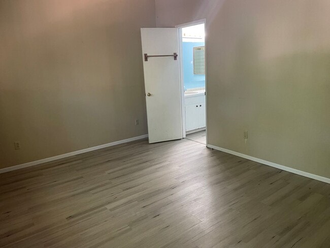 Building Photo - 3 Bedroom Home Close to UNR