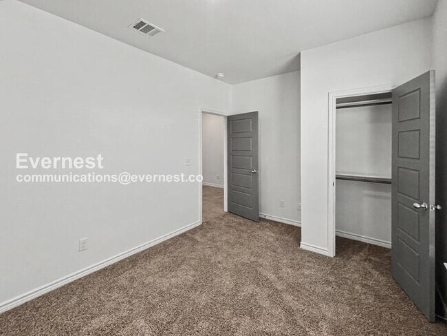 Building Photo - Limited Time Special Offer / 3 Bed, 2 Bath Home with Garage / Pet-Friendly / Vouchers Accepted / ...