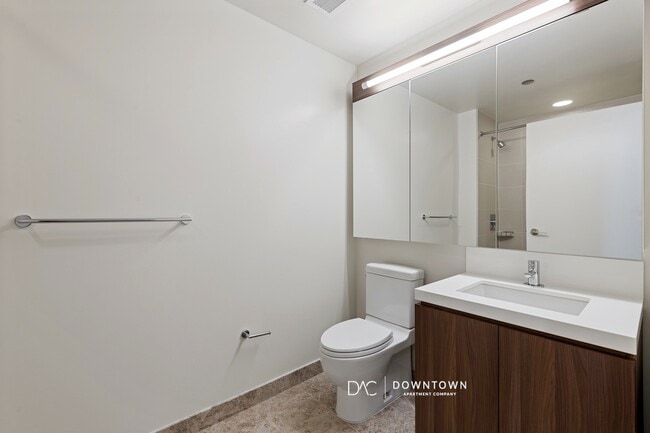 Building Photo - 203 N La Salle Dr