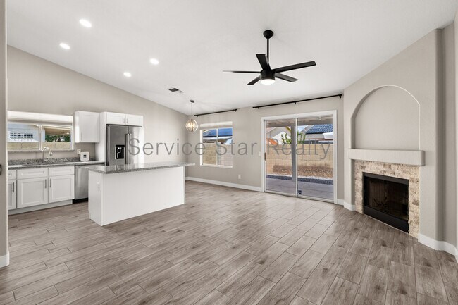 Building Photo - 1408 E Carson Rd