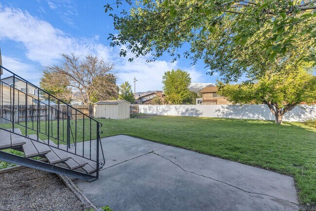 Building Photo - Spacious 5 Bed in Riverdale with Large Yard