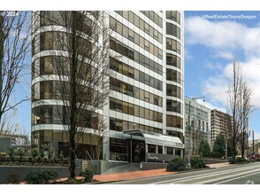 Building Photo - Spacious Portland Plaza Condo with Washer/...