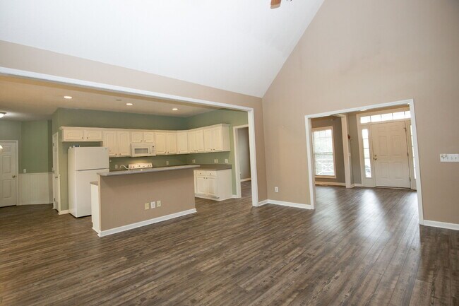 Building Photo - 380 Sullivan Dr