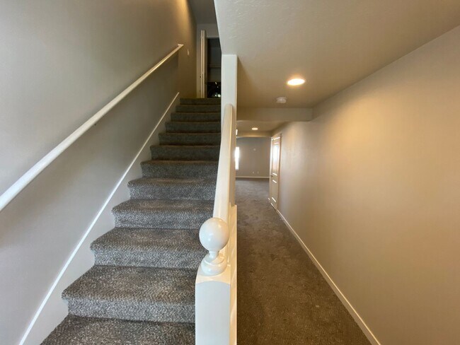 Building Photo - 61539 Aaron Way