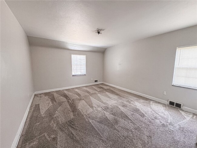 Building Photo - 2710 Henderson Rd