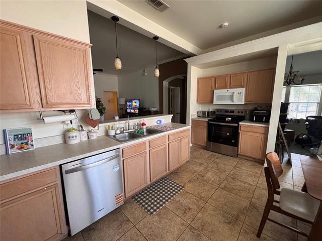 Building Photo - 1826 Lake Travis Dr